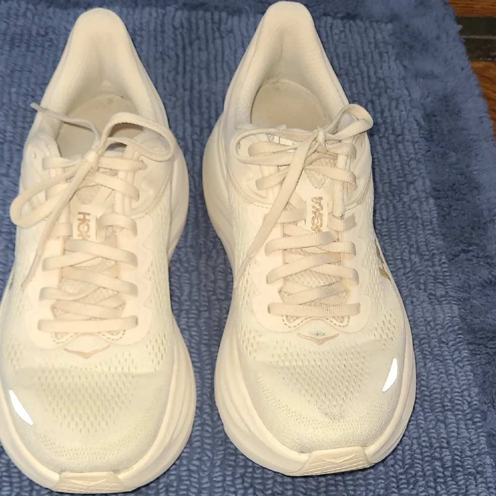 Hoka Women’s Cream/White Cushioned Running Shoes, 8 B8 - Picture 2 of 12